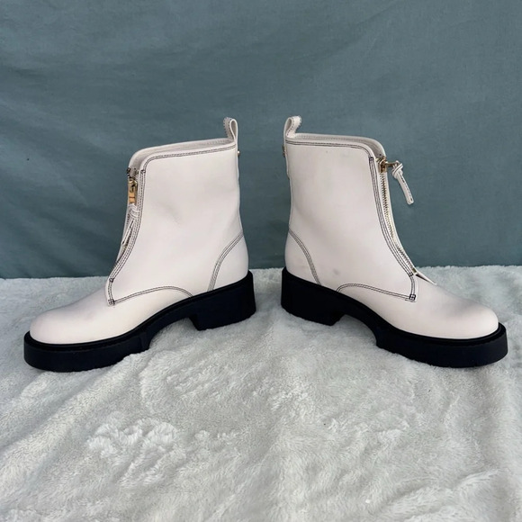 GUC Coach Womens Liza Leather Boots. Size 7.5B Color Chalk - Picture 1 of 13